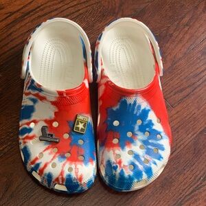 Crocs Classic Clog Patriotic Tie-Dye Red White Blue W/Jibbitz charms M8 W10
